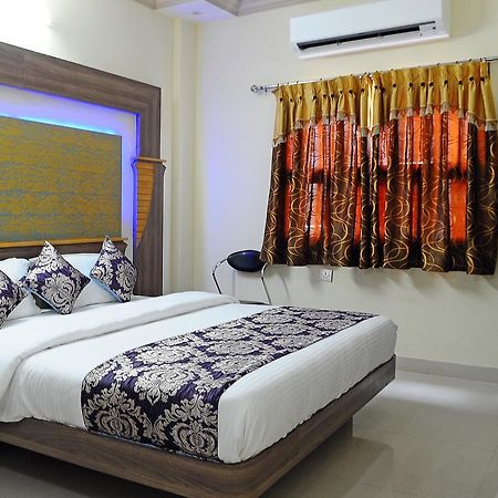 Hotel Bansi Dwārka Екстериор снимка