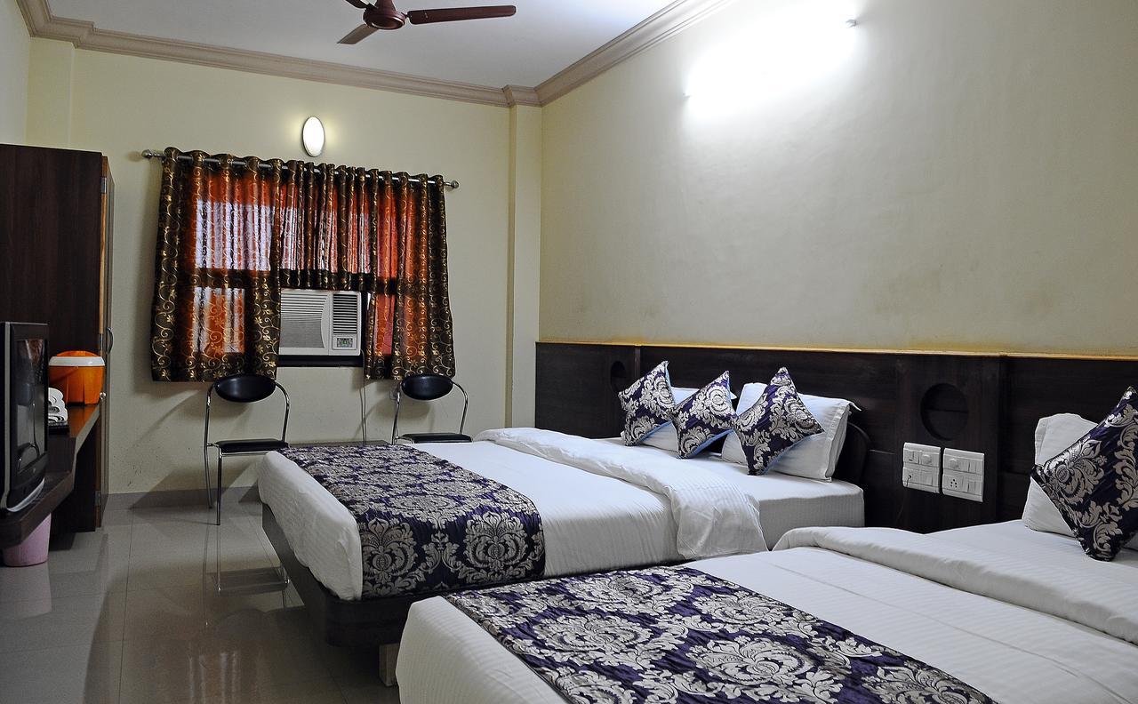 Hotel Bansi Dwārka Екстериор снимка