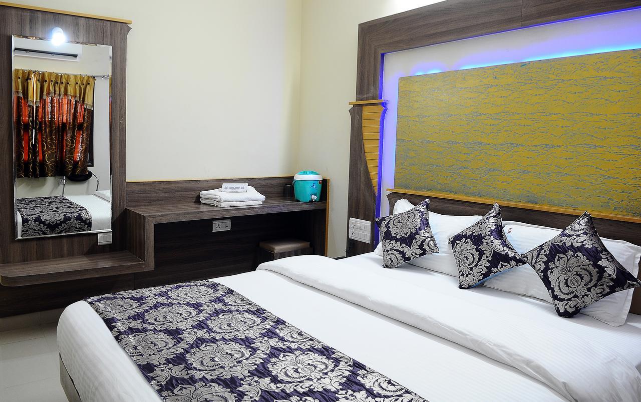 Hotel Bansi Dwārka Екстериор снимка
