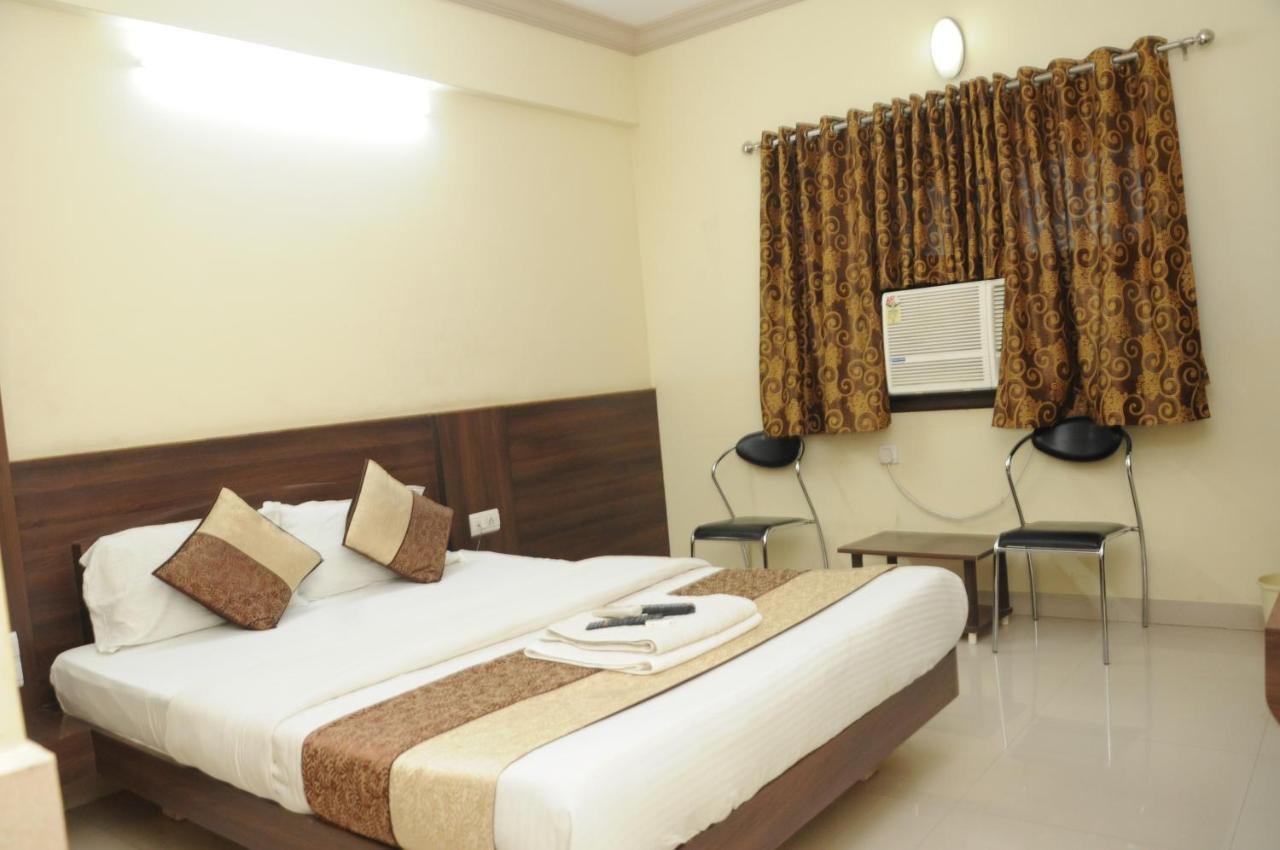 Hotel Bansi Dwārka Екстериор снимка