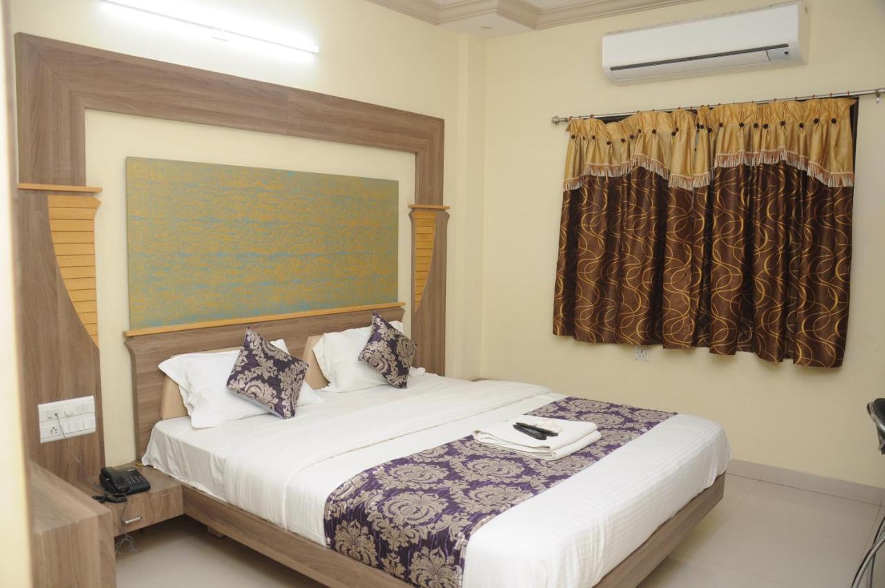 Hotel Bansi Dwārka Екстериор снимка