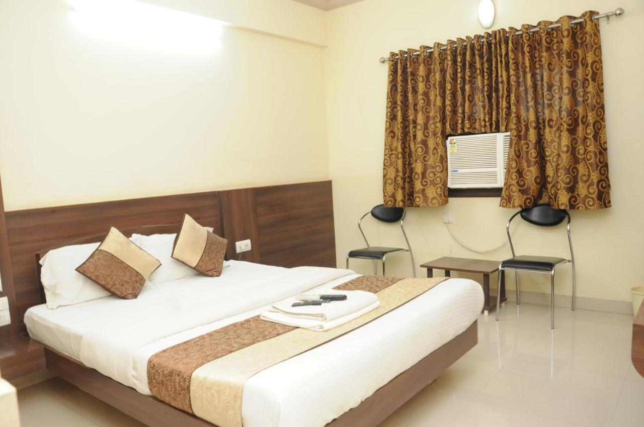 Hotel Bansi Dwārka Екстериор снимка