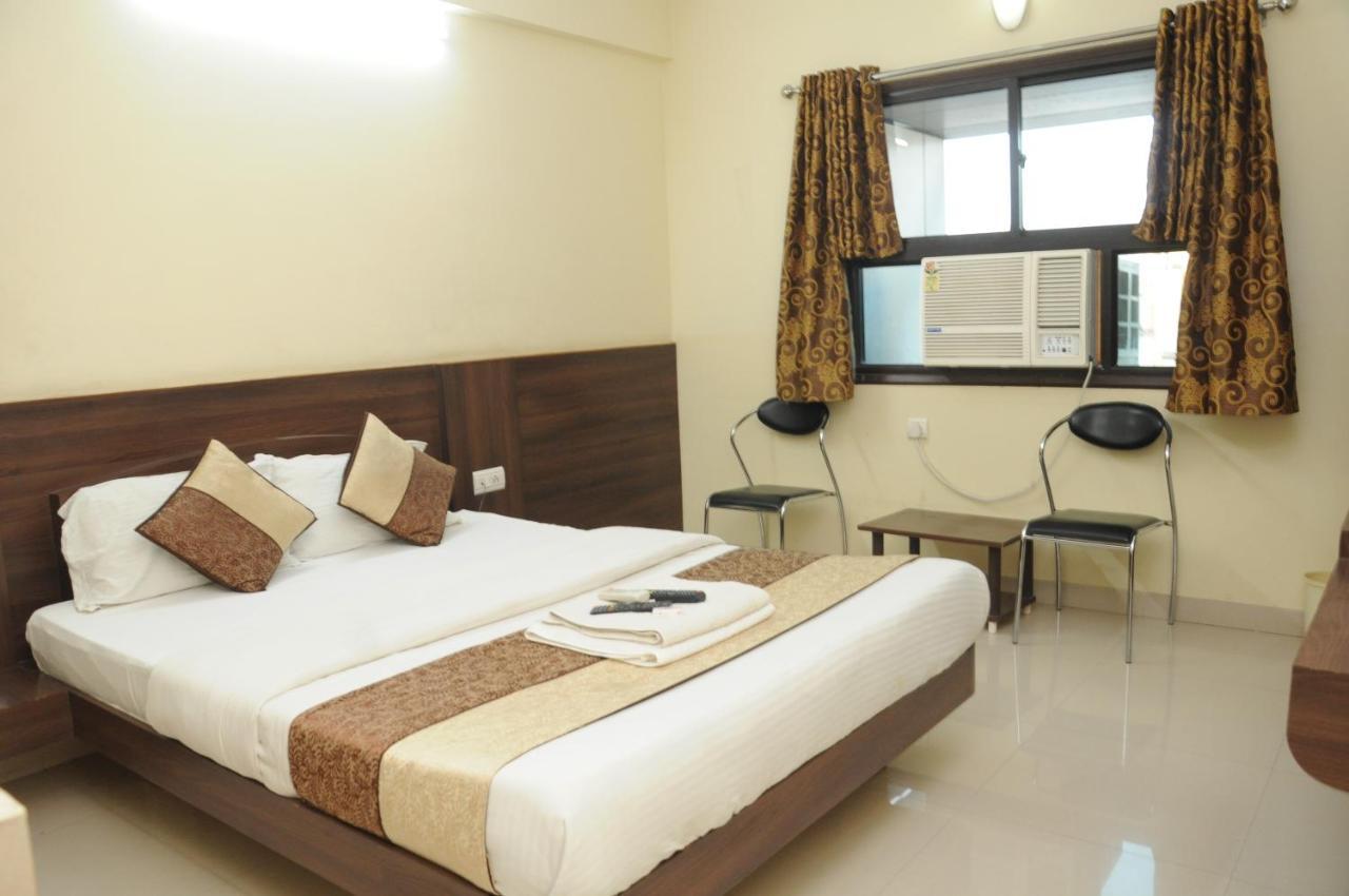 Hotel Bansi Dwārka Екстериор снимка