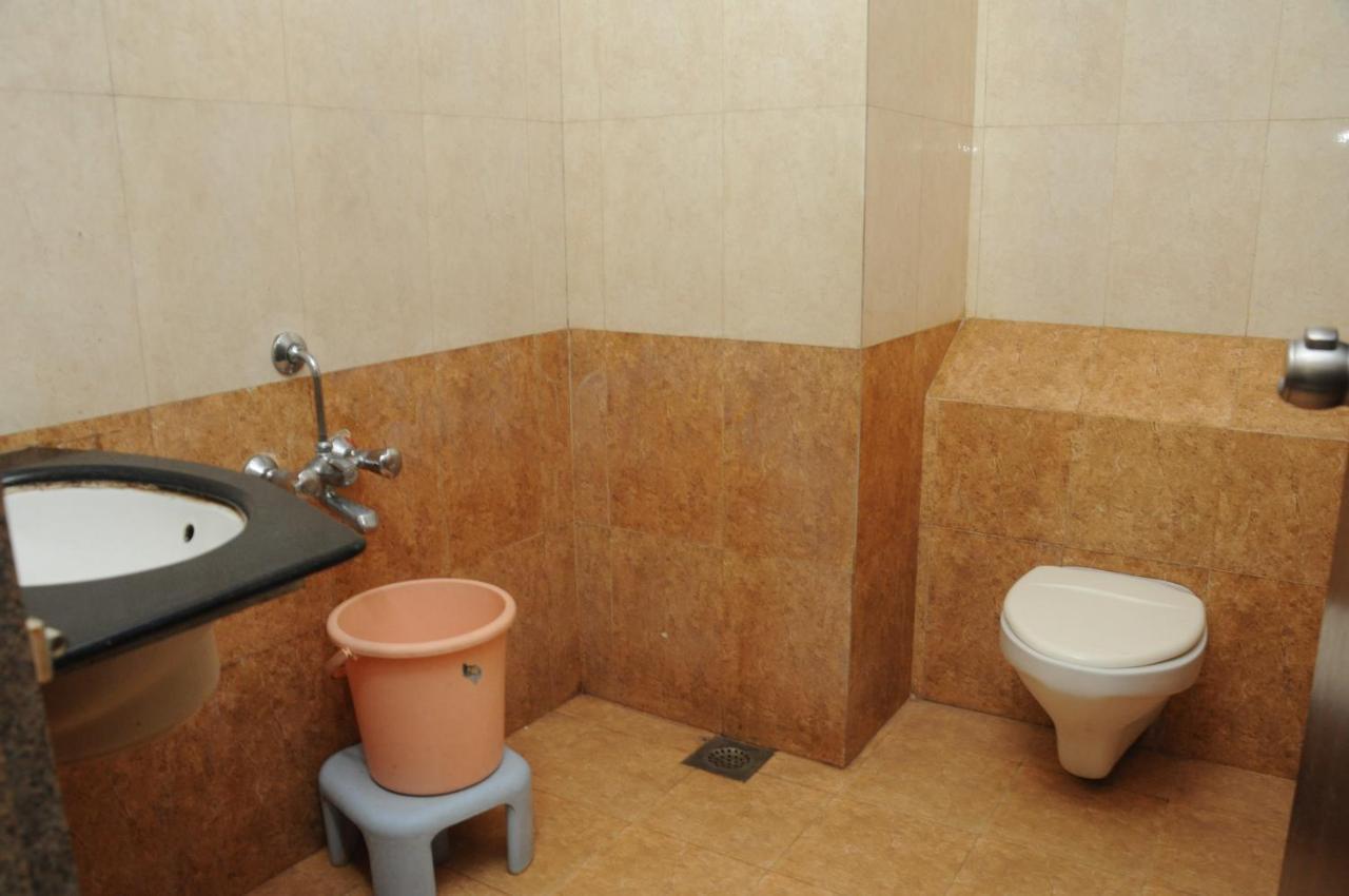 Hotel Bansi Dwārka Екстериор снимка