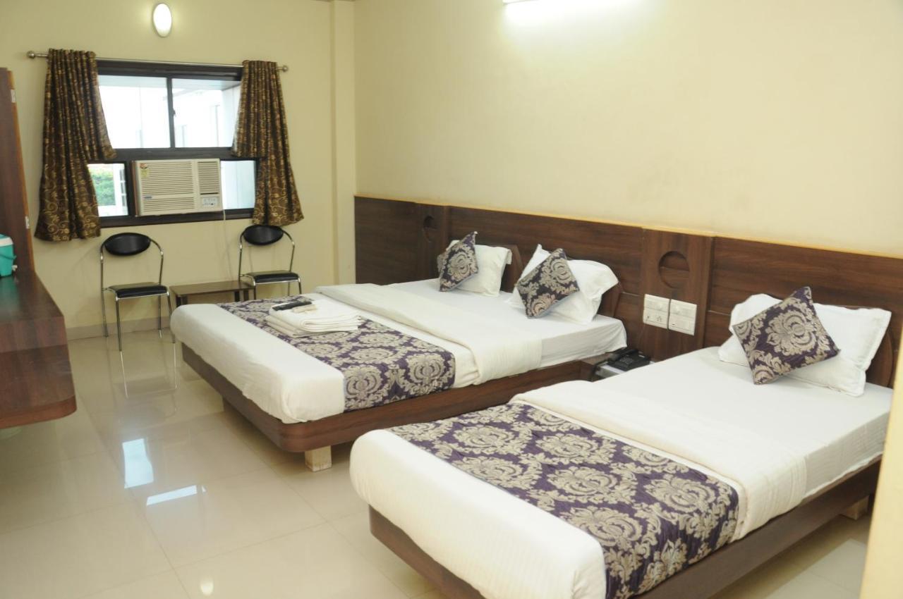 Hotel Bansi Dwārka Екстериор снимка